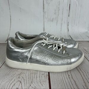 Girls Michael Kors “Genoa” silver sneakers size 4
